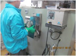 エルボージェット分級機本体の分解組立作業