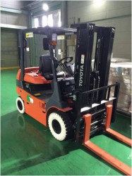 フォークリフト