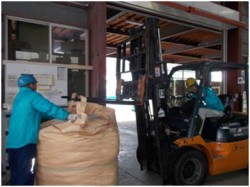 フレコン原料運搬作業