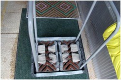 雪・泥用のブラシ