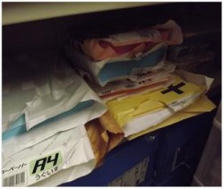 カラー用紙保管棚