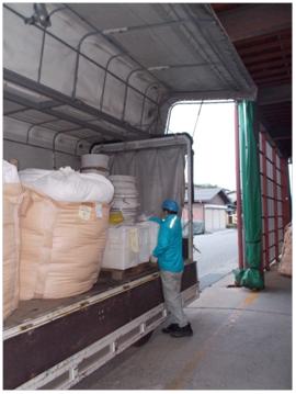 3tトラック 荷積み・荷下ろし作業