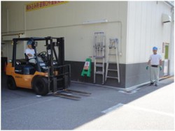 第２倉庫トラックターミナルからのリフト運転走行