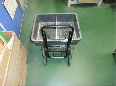 改善前(廃液運搬用台車の改善)
